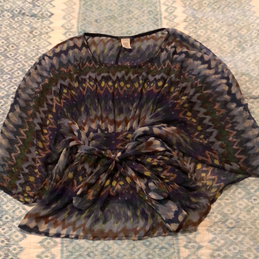 Beautiful Top!! - Light Material but Very Pretty!